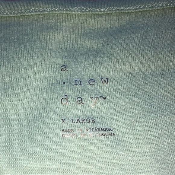 🍄 mint v neck tshirt - Picture 2 of 3